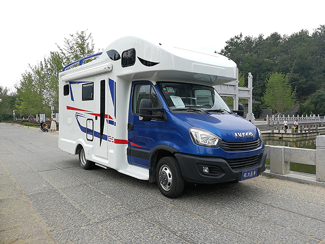 依維柯AD02歐勝C型房車時尚版 {$title}